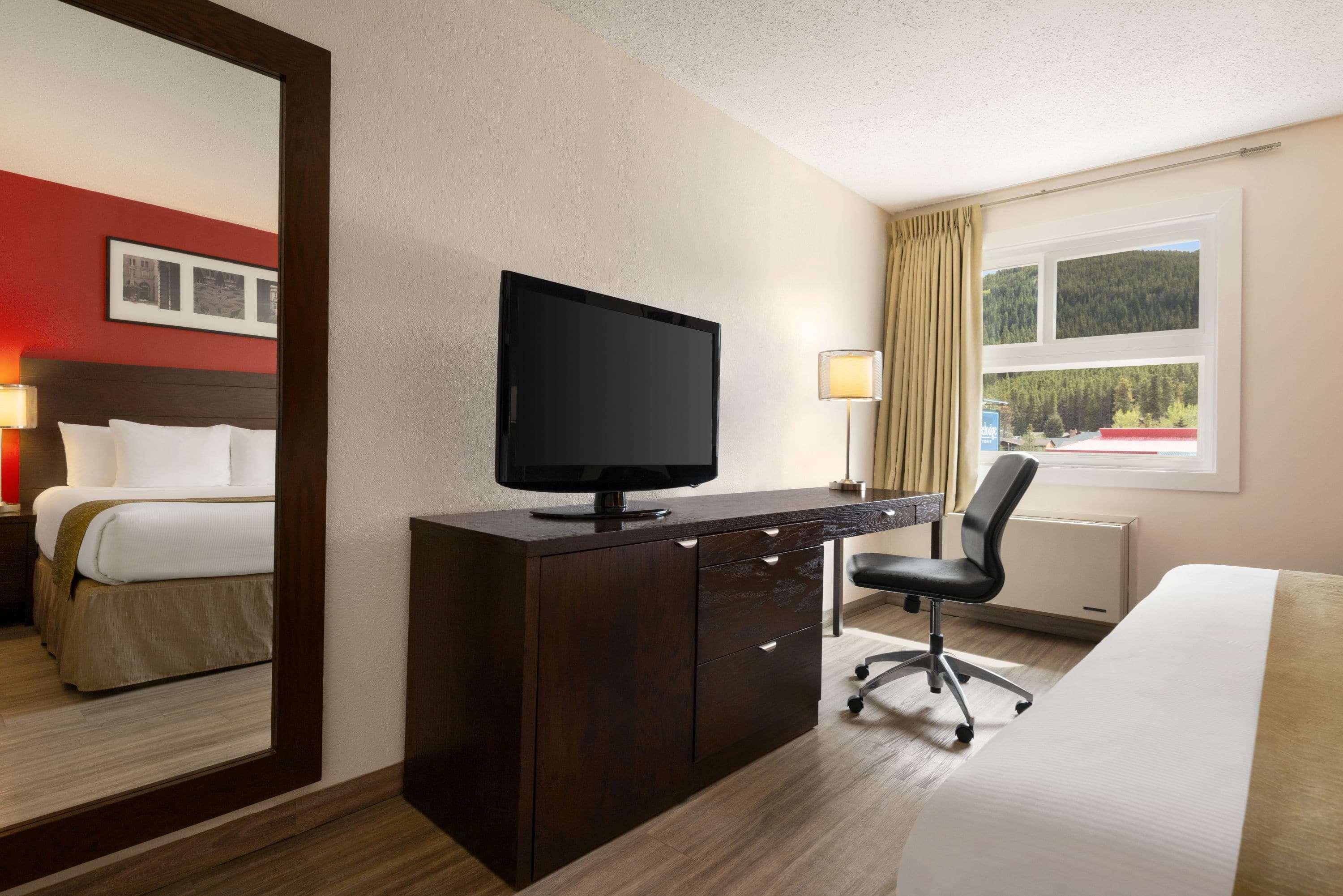 Travelodge By Wyndham Blairmore Екстериор снимка