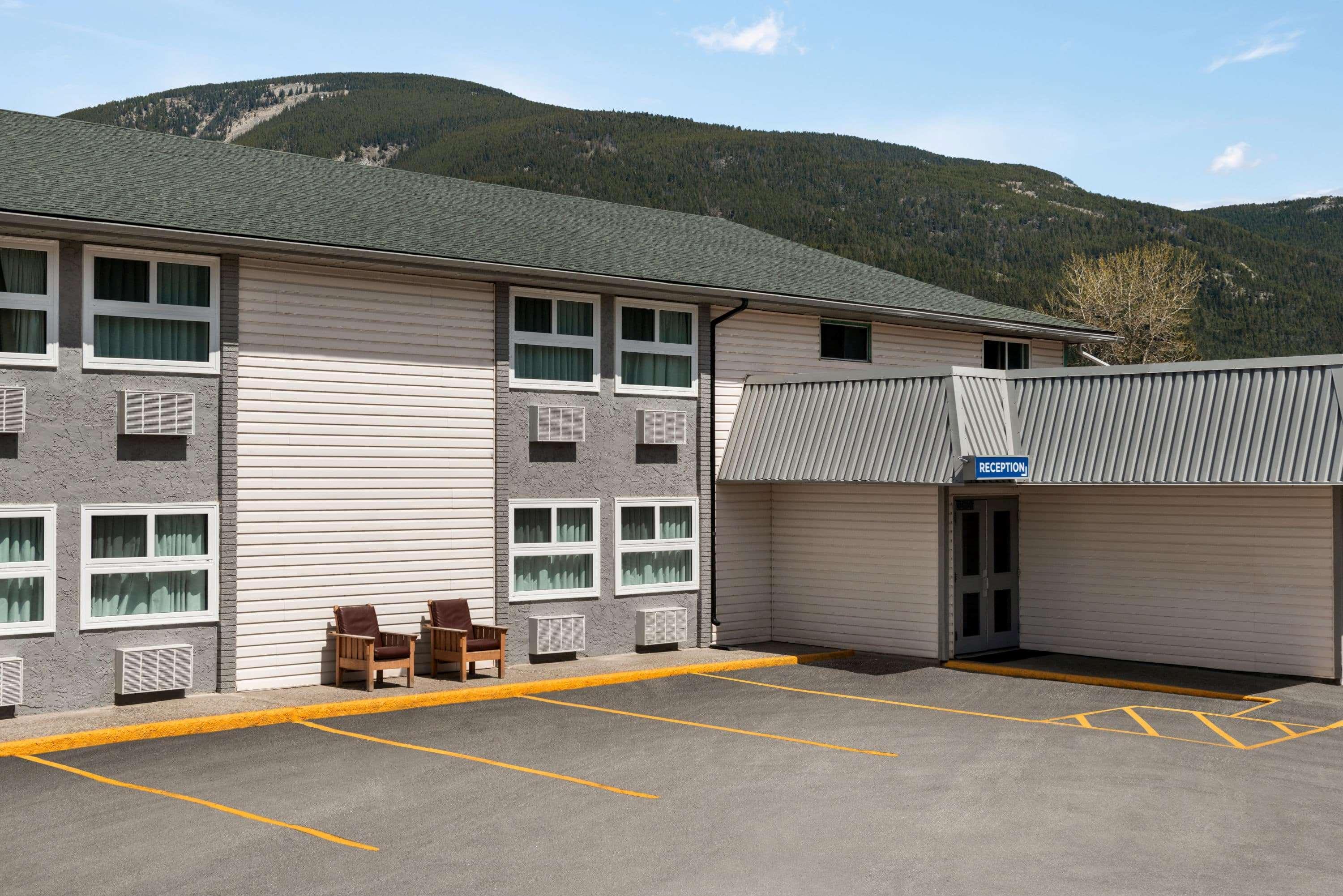 Travelodge By Wyndham Blairmore Екстериор снимка