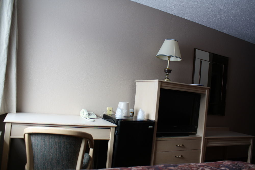 Travelodge By Wyndham Blairmore Екстериор снимка